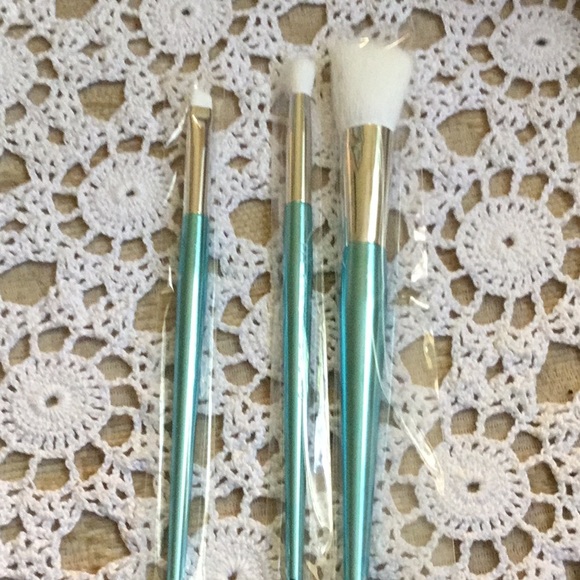 ELAINA BADROW makeup brushes set of 3, NEW! - Picture 3 of 5
